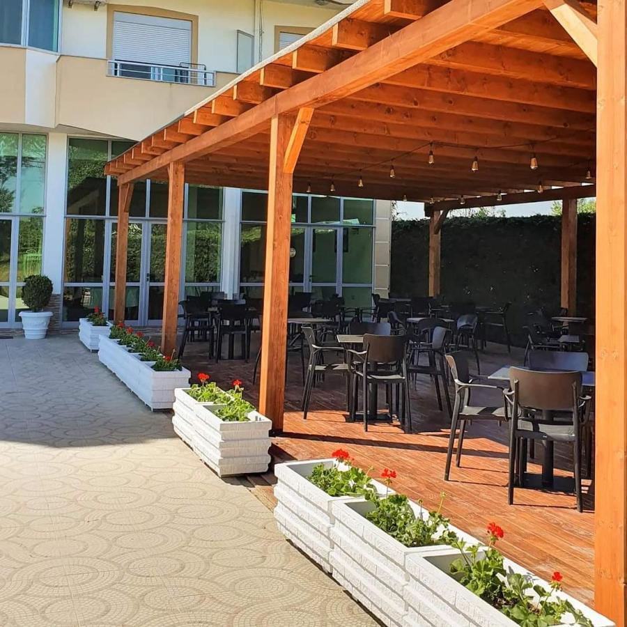 Risus Hotel Golem  Exterior foto