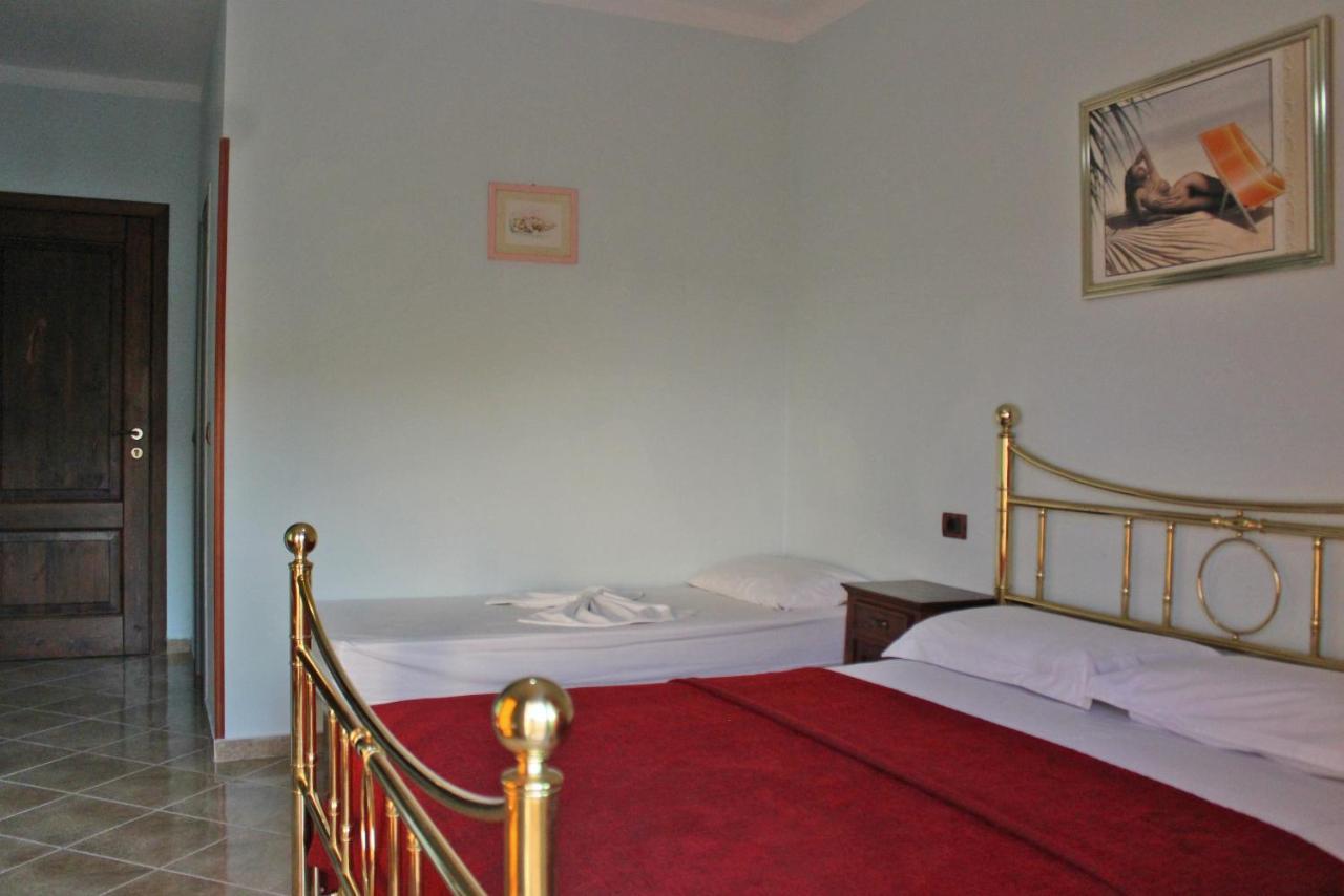 Risus Hotel Golem  Exterior foto